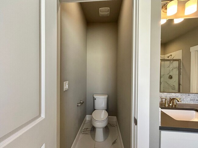 Building Photo - Luxury and Convenience Awaits in this Stunning 3 Bedroom, 2.5 Bathroom House with Abundant Parkin...