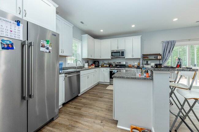 Building Photo - 105 Nice Dr