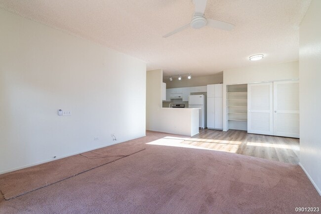 Building Photo - Palm Court, $2645, 2br/2ba Townhouse w/2 p...