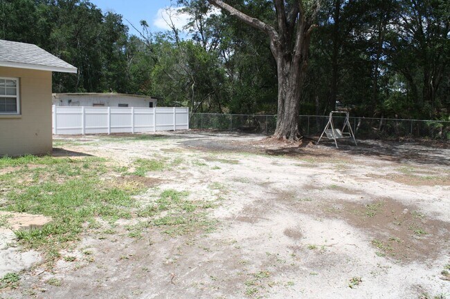 Building Photo - Very nice 4 bedroom 2 bath in beautiful se...