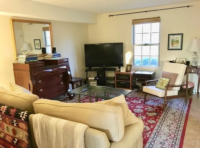 Building Photo - Sylvan Park Townhouse