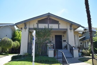 Building Photo - 1121 Dolores Way