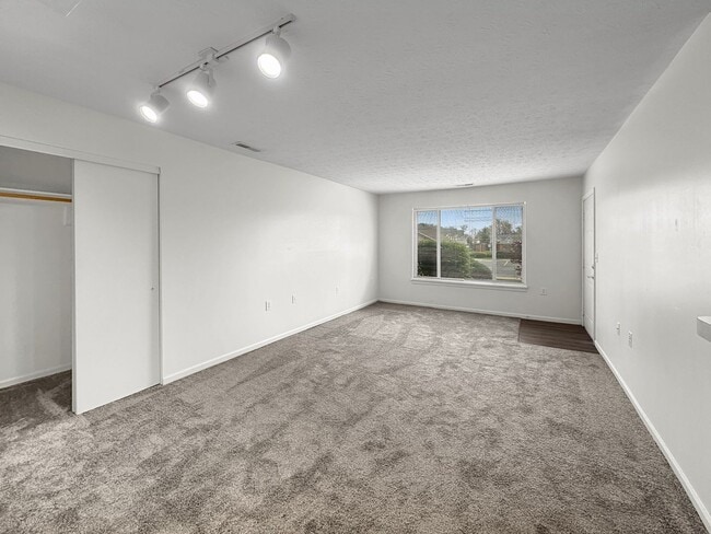 Building Photo - Battle Creek 2 Bedroom / 2 Bath Apartment ...