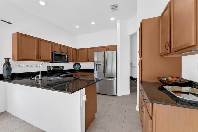 Building Photo - 3855 SW 90th Ave