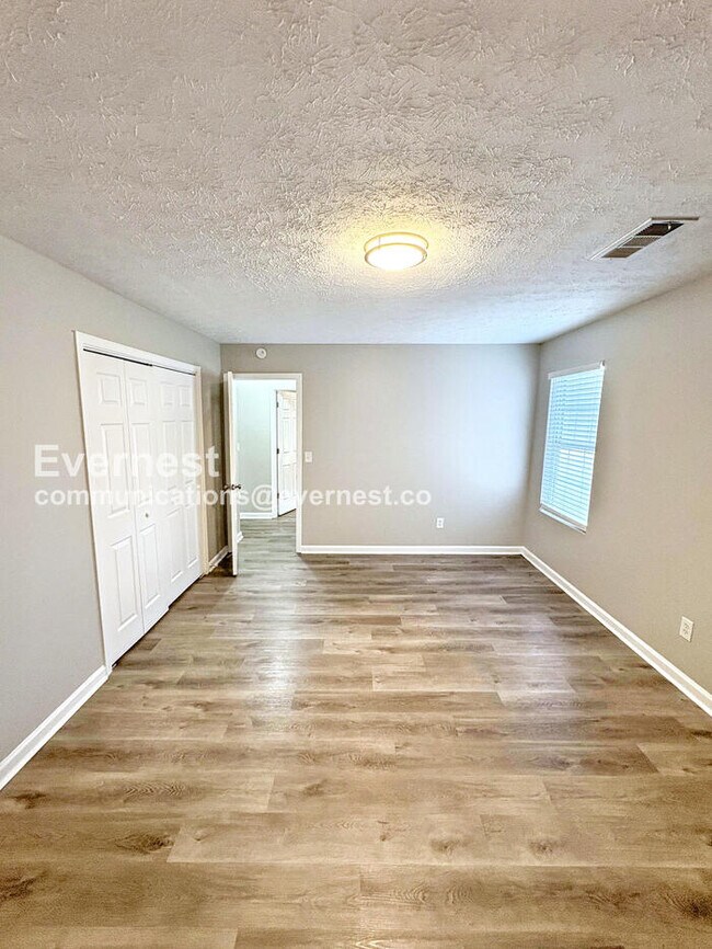 Building Photo - 55 Bramble Bush Trail