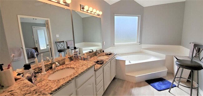 Building Photo - 5213 Valleydale Dr