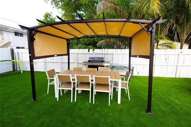 Building Photo - 1435 Grant St