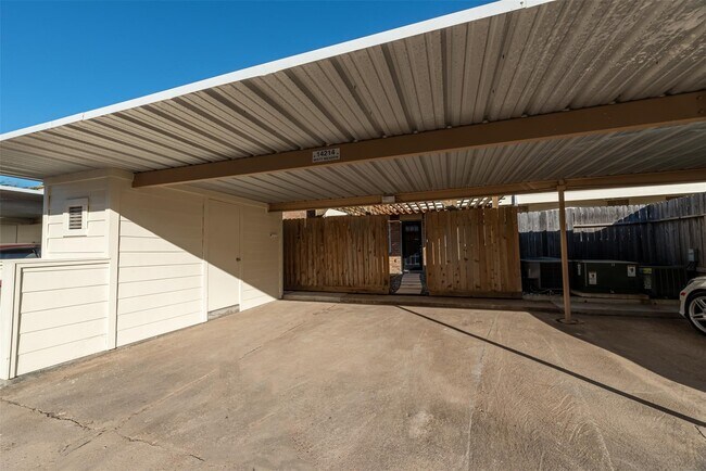 Building Photo - 14214 Misty Meadow Ln