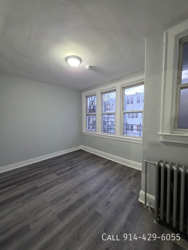 Building Photo - 120 Waverly St