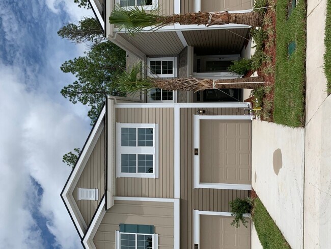 Building Photo - 66 Bush Pl
