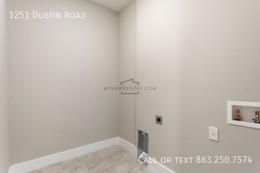 Building Photo - 1251 Dustin Rd