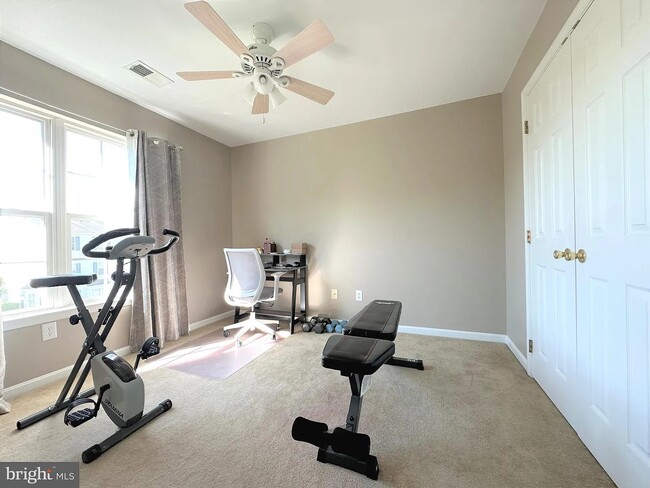 Building Photo - 1901 Blue Heron Dr