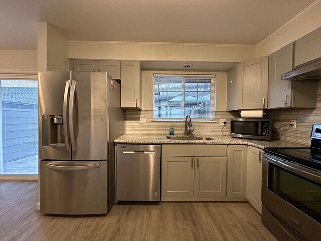 Building Photo - 7105 E Briarwood Dr