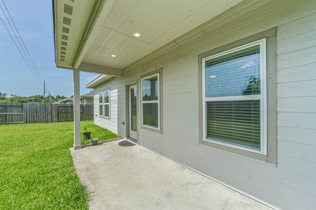 Building Photo - 8515 Lake Groove Ln