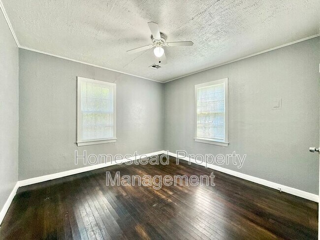 Building Photo - 3800 NW 27th St