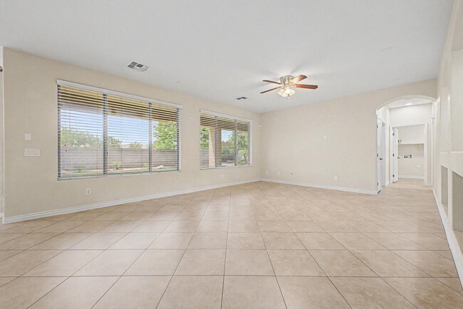 Building Photo - 8425 W Northview Ave