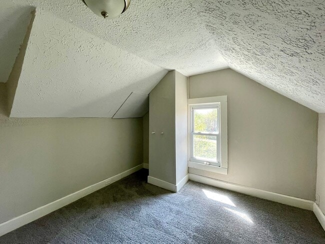 Building Photo - Multi Family Home 3 Bedroom and 1 Bath For Rent - Coming Soon