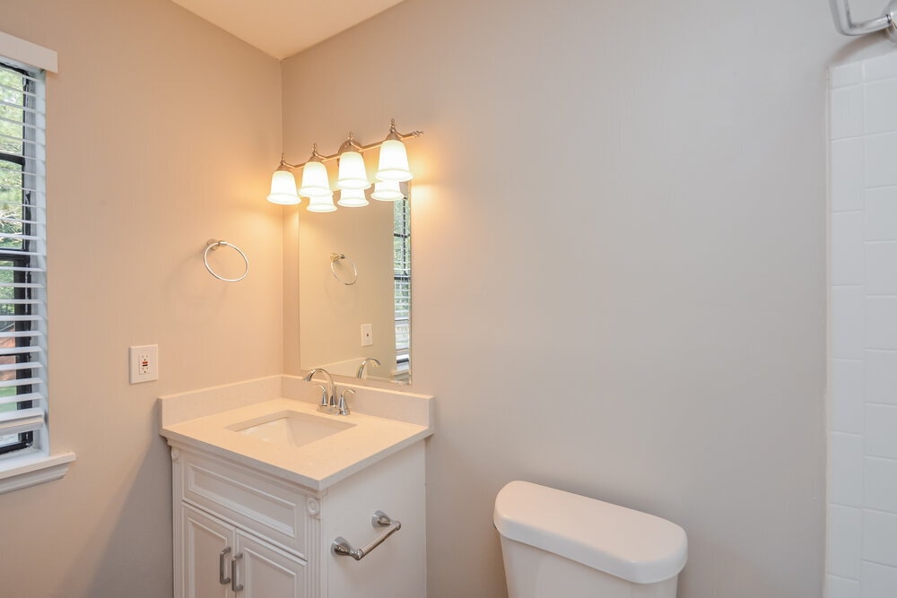 Building Photo - 1053 Mainstreet Lake Dr