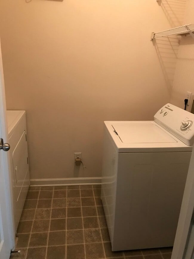 Building Photo - 260 Riverbend Drive 2 Bedroom 2 Bath Condo...