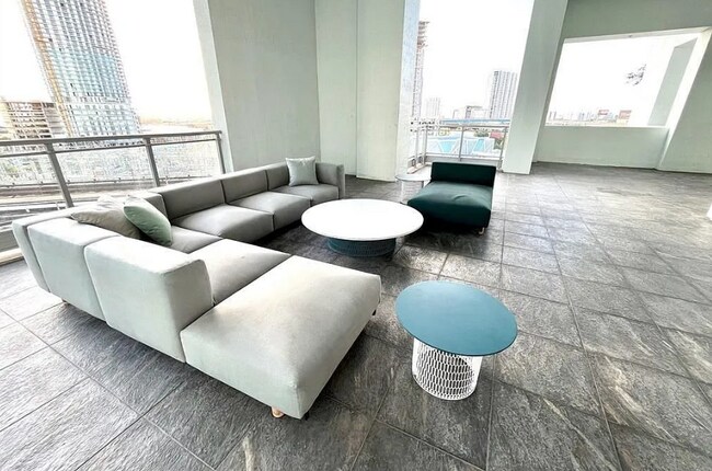 Building Photo - 90 SW 3rd St