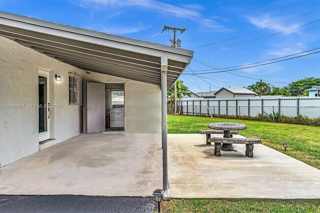 Building Photo - 20622 NW 23rd Ct