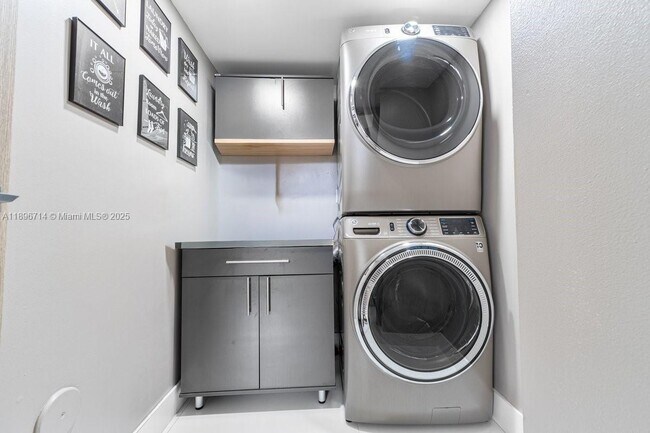 Building Photo - 9035 SW 156th Ct