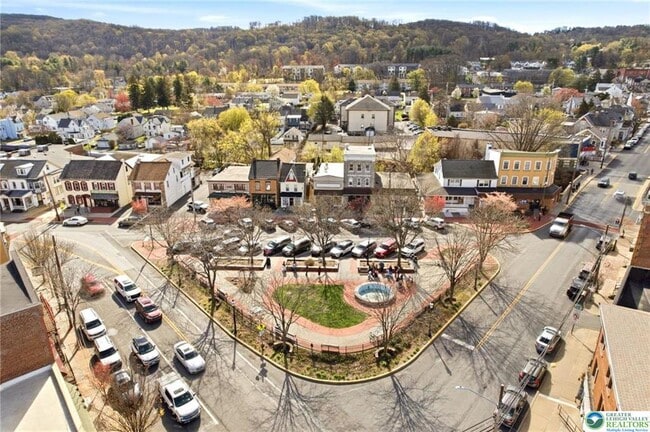 Building Photo - 819 Chestnut St