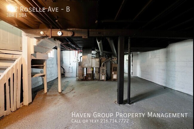 Building Photo - 712 Roselle Ave