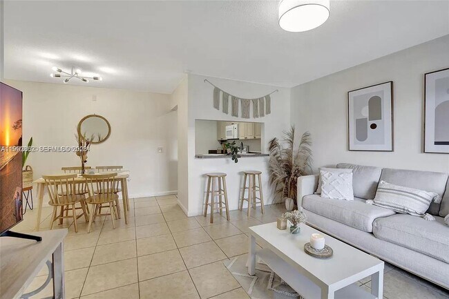 Building Photo - 561 NW 100th Pl