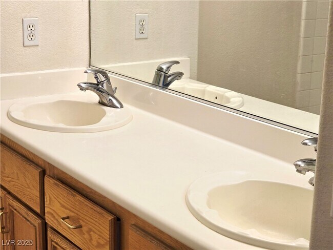 Building Photo - 7883 Salt Spray Ct