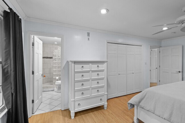 Building Photo - 327 Plantation Dr