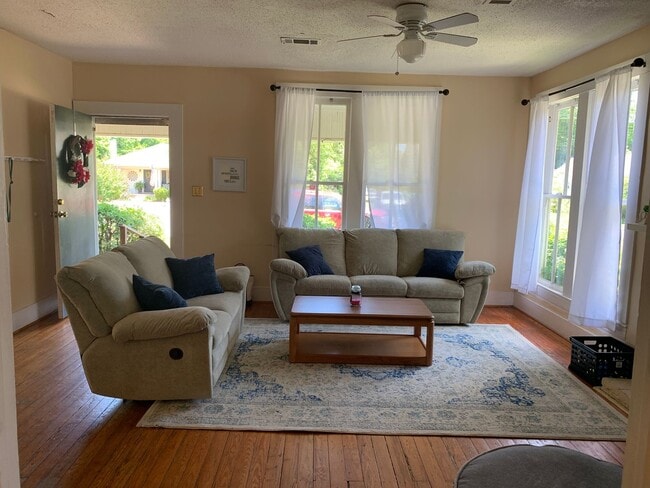 Building Photo - 1606 3rd Ave