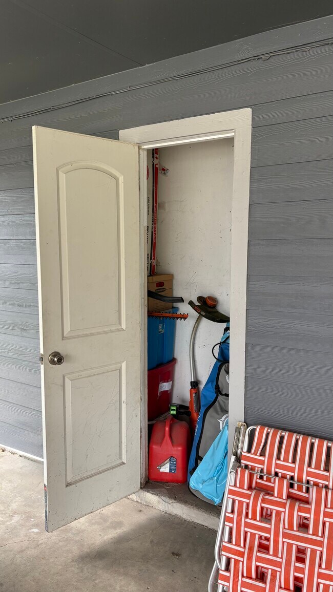 Building Photo - 6809 Blue Dawn Trl