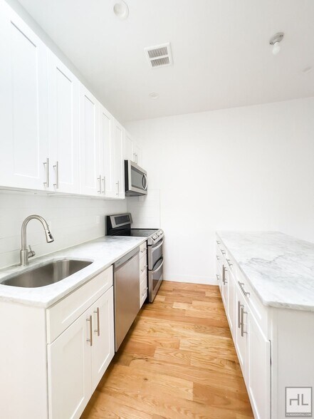 Building Photo - CROWN HEIGHTS / Amazing Sunlit 3-Bed 2-Bath