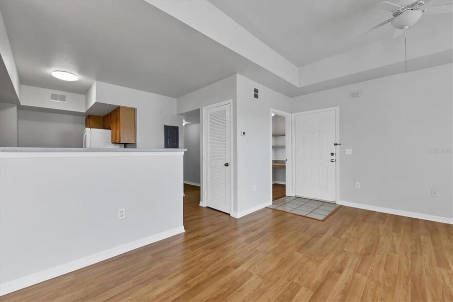 Building Photo - 1010 Villagio Cir