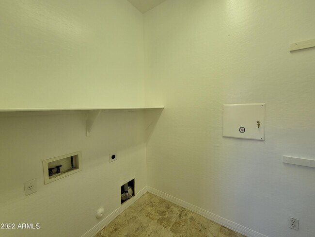 Building Photo - 6335 S Roanoke St