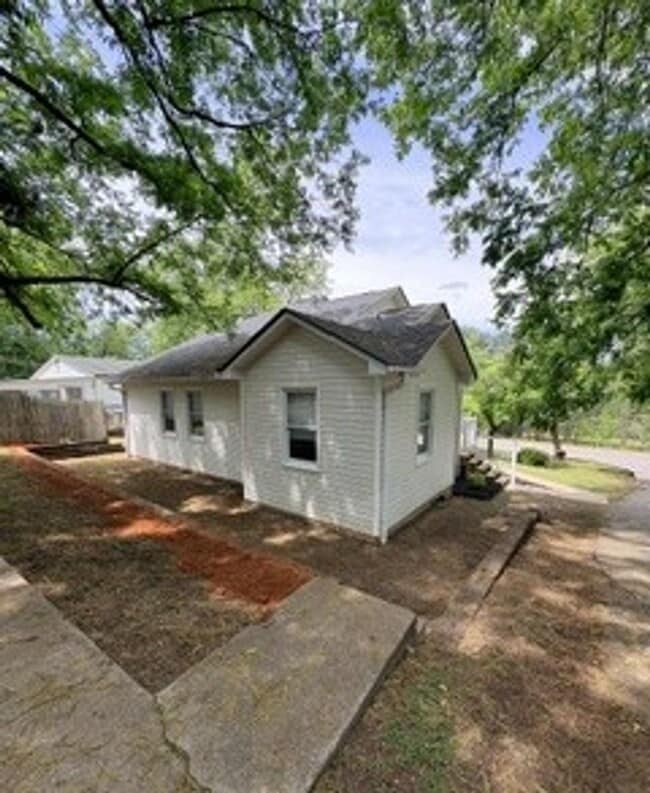 Building Photo - Totally Renovated Bungalow Located in Quiet Neighborhood Yet Close to Everything!