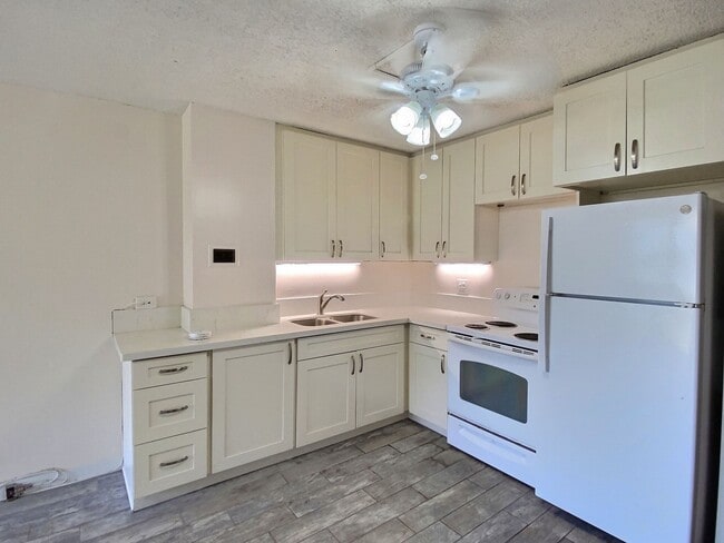Building Photo - Discover Your Ideal Home in the Heart of T...