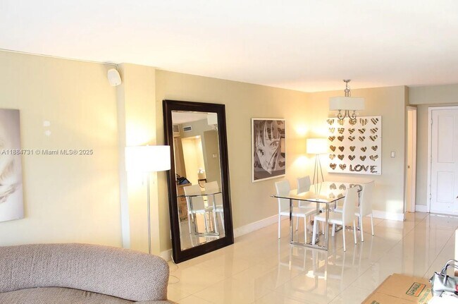 Building Photo - 9500 W Bay Harbor Dr