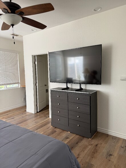 Building Photo - 7847 Hazelnut Dr