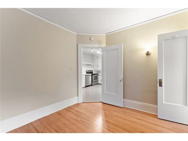 Building Photo - 1501 Summit Ave