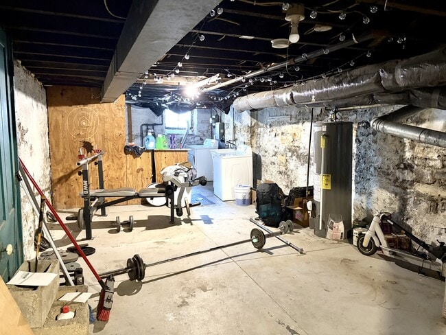 Building Photo - 2242 Victor St