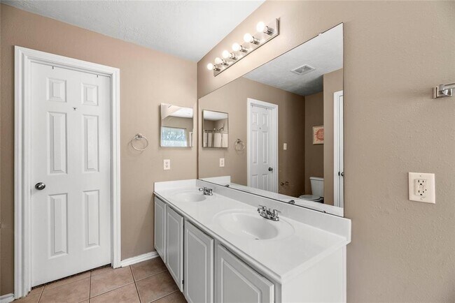 Building Photo - 5642 Claybeck Ln
