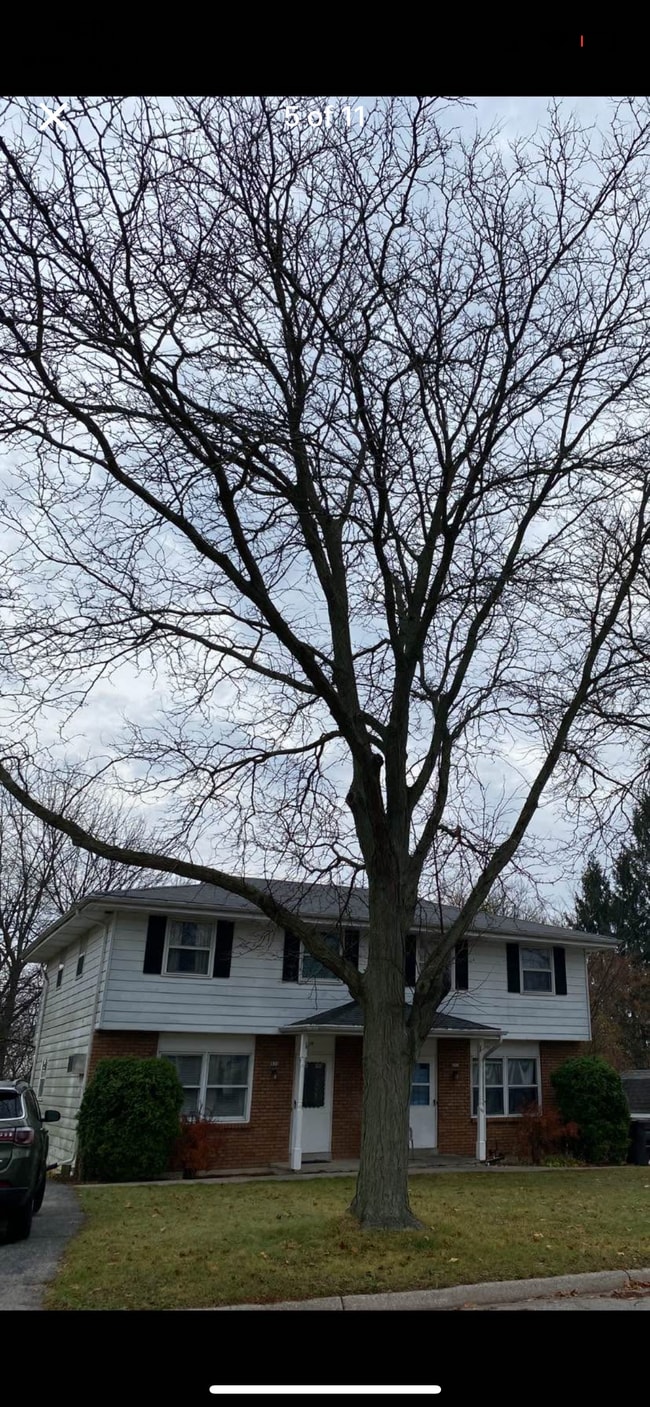 Building Photo - 831 Badger Ln