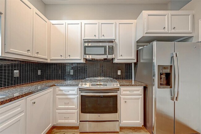 Building Photo - 2710 Hullsmith Dr