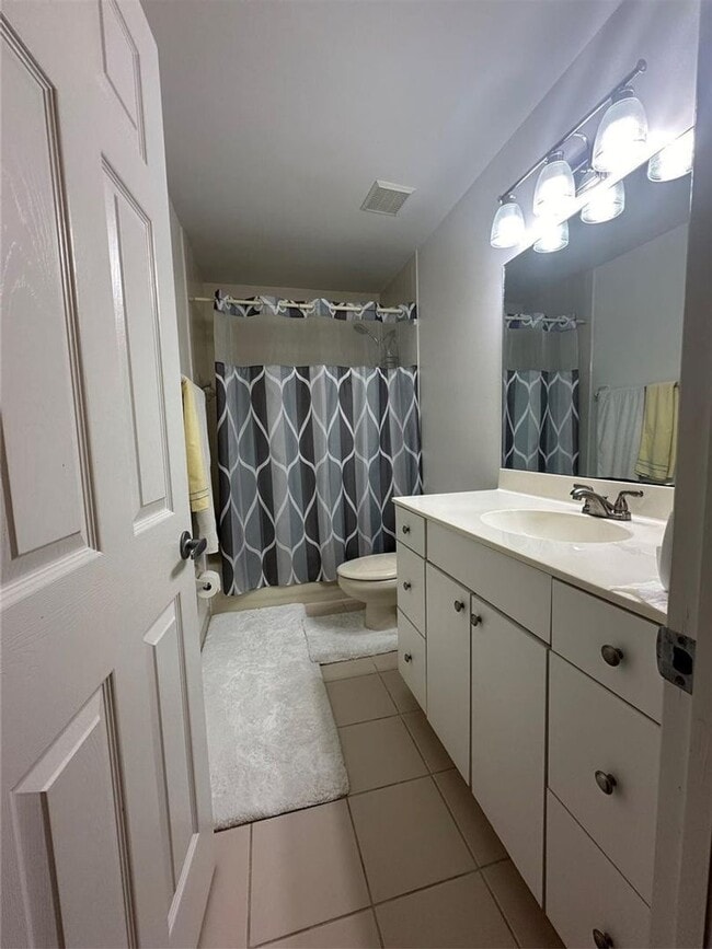 Building Photo - 4460 Crystal Lake Dr