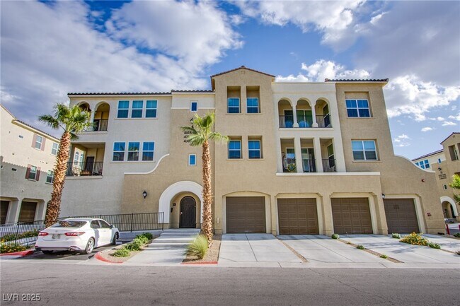 Building Photo - 2555 Hampton Rd