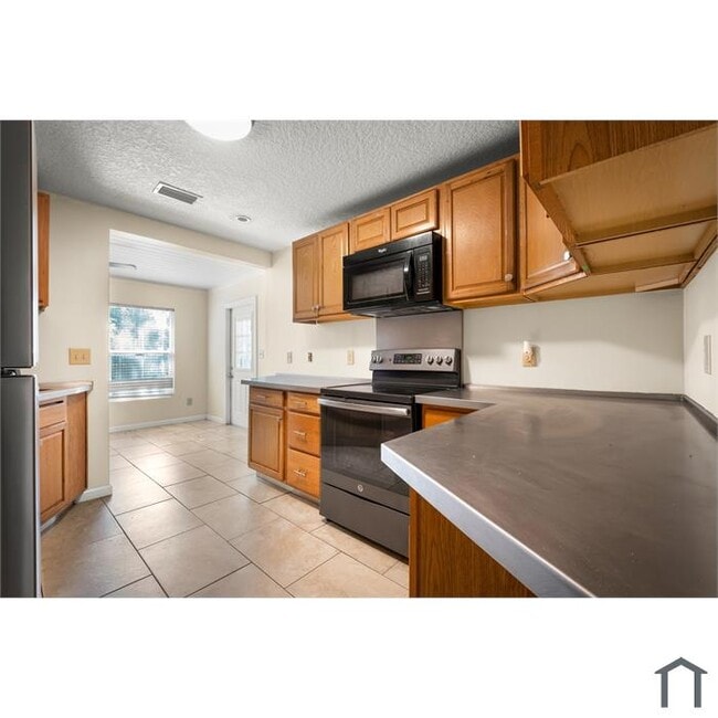 Building Photo - 12716 Gillespie Ave