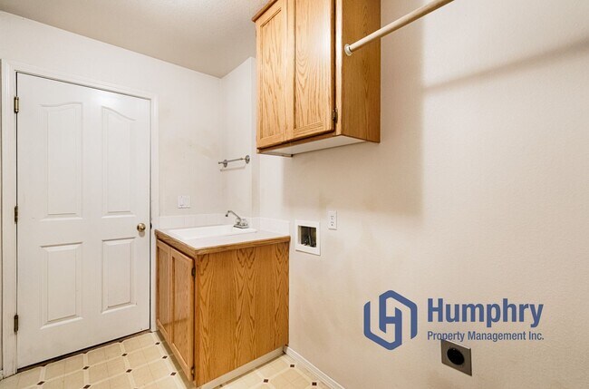 Building Photo - Charming home minutes from Settler's Park
