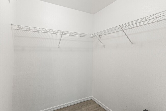 Building Photo - 250 Crestwood Cir